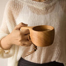 Caneca de madeira minimalista estilo medieval