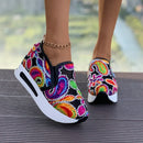 Tênis estilo mocassim bordado. malha respirável