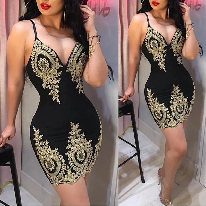 Vestido curto feminino com decote em V, sem mangas, bordado.